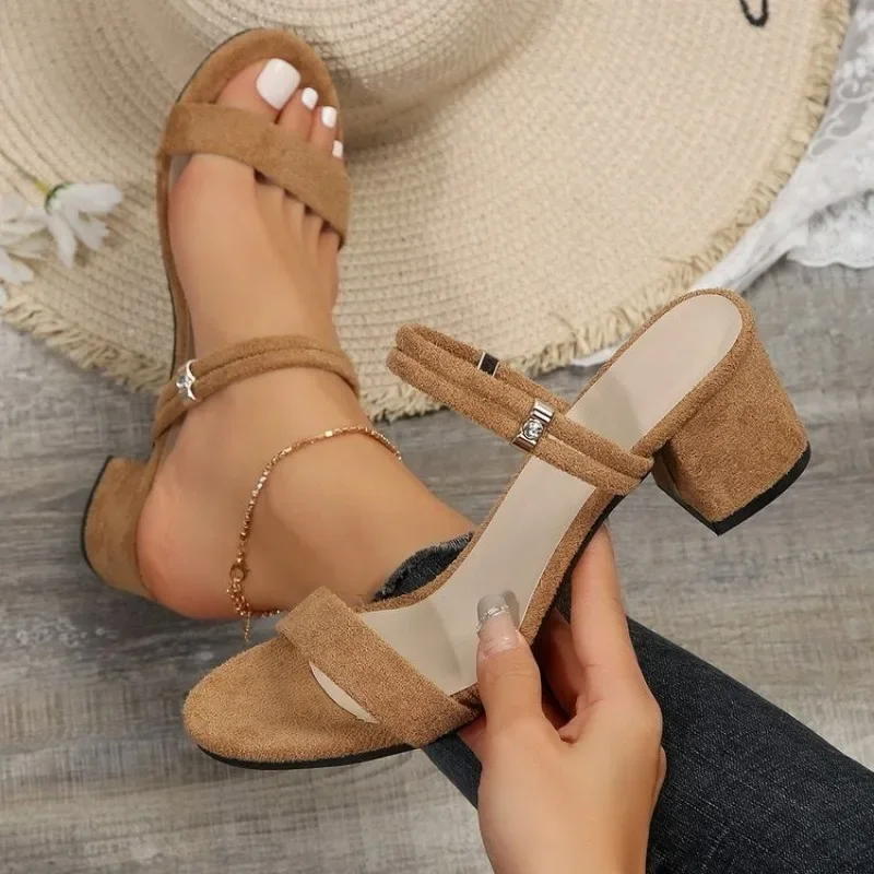 Dual Purpose Women's Slippers 2024 Summer New Comfortable Square Heel Modern Slipper Simple and Elegant Thick-soled Slides Women
Dual Purpose Women's Slippers 2024 Summer New Comfortable Square Heel Modern Slipper Simple and Elegant Thick-soled Slides Women