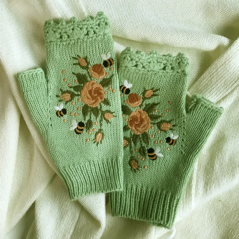 

1 Pairs Embroidery Women's Warm Gloves Bee Blossom Adult Knitted Gloves INS Autumn Winter Woolen Gloves Christmas New Year Gifts