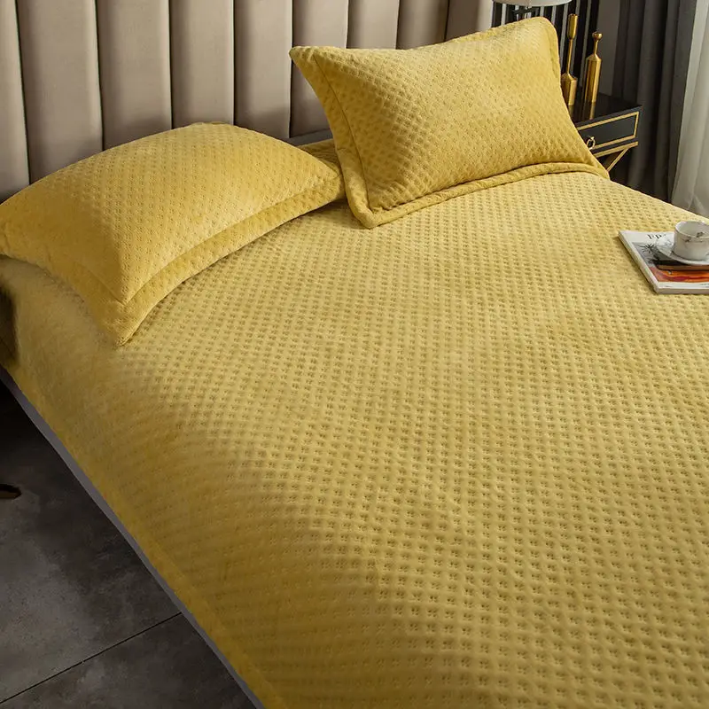 Crystal Velvet Bed Sheet, Winter Tatami, Thickened Milk Bed Cover, 2021 New Bed Cover, Anti Slip And Plush, One Piece For Shippi
Crystal Velvet Bed Sheet, Winter Tatami, Thickened Milk Bed Cover, 2021 New Bed Cover, Anti Slip And Plush, One Piece For Shippi