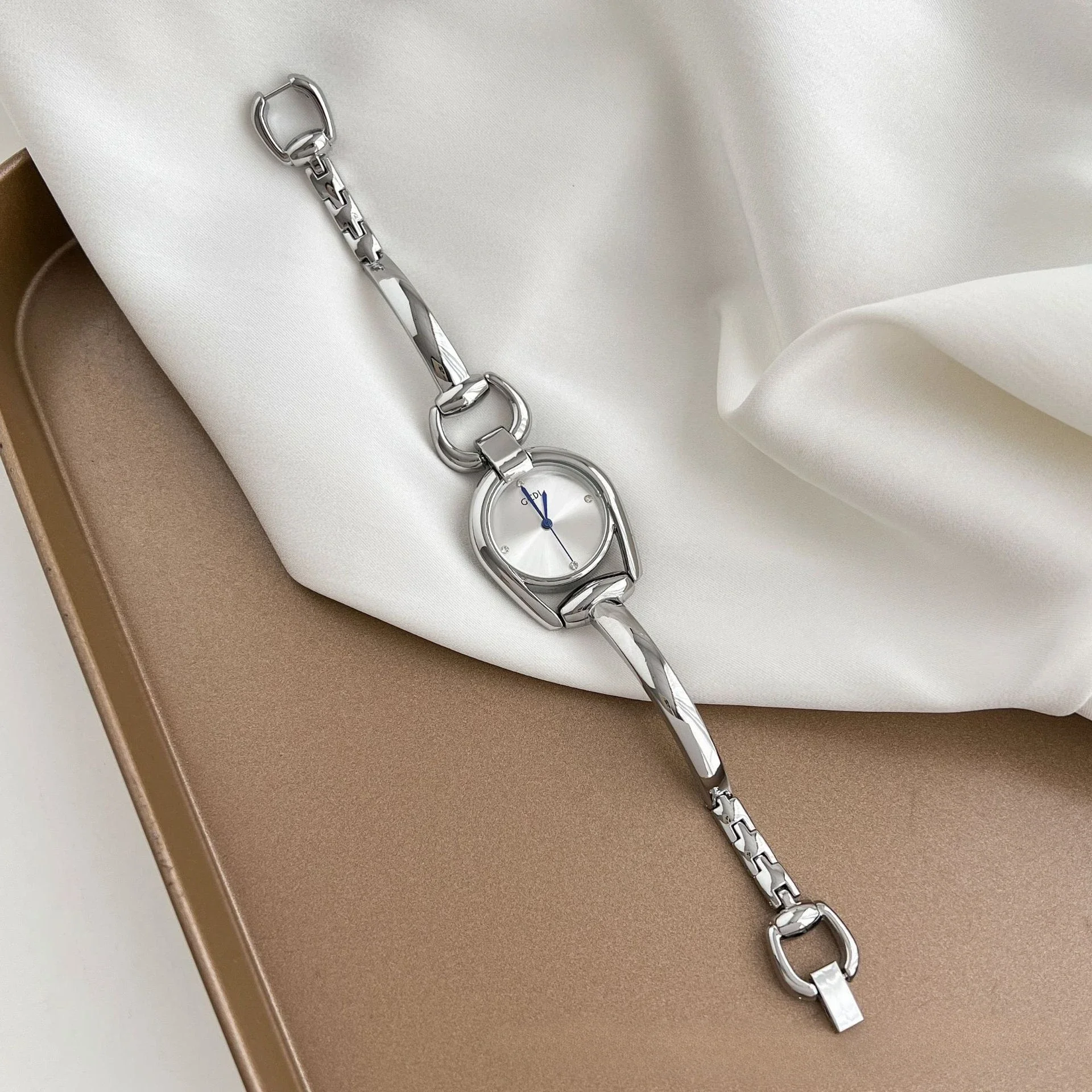 Ladies Watch Chic Minimalist Personalized Fashion Elegant Luxury Watch Women Small and Exquisite Bracelet Watch Reloj Para Mujer 
Ladies Watch Chic Minimalist Personalized Fashion Elegant Luxury Watch Women Small and Exquisite Bracelet Watch Reloj Para Mujer