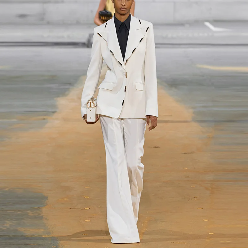 Spot 2023 European and American fashion new metal block decoration one button Blazer Bell-bottoms suit two-piece set
Spot 2023 European and American fashion new metal block decoration one button Blazer Bell-bottoms suit two-piece set