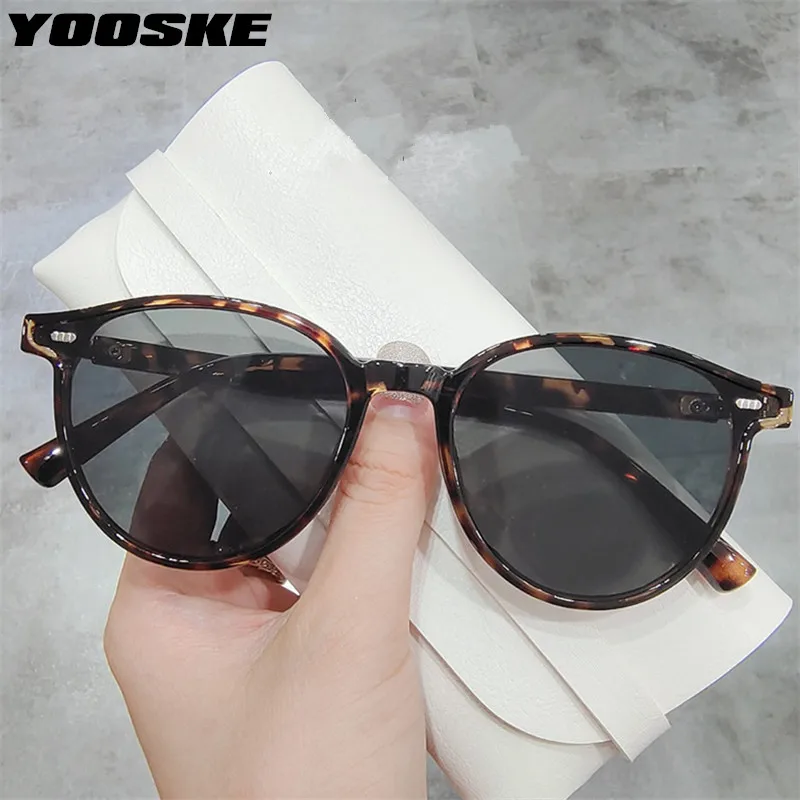 YOOSKE Classic Round Sunglasses Women Men 2022 Brand Designer Small Sun Glasses Ladies Traveling Style Black Goggles for Male
YOOSKE Classic Round Sunglasses Women Men 2022 Brand Designer Small Sun Glasses Ladies Traveling Style Black Goggles for Male
