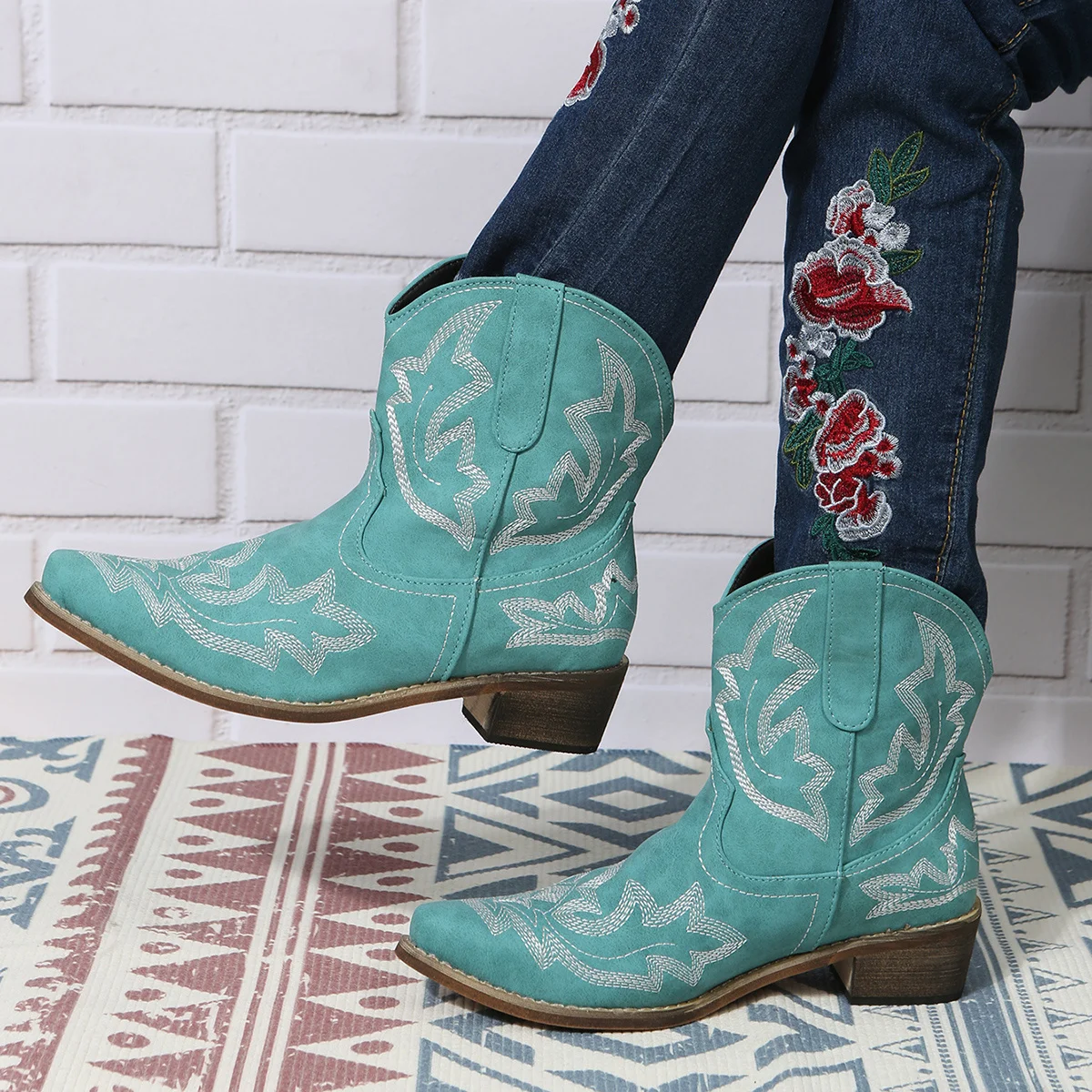Women V-cut Western Short Boots Low Chunky Heel Pointed Toe Shoes Solid Color Cowgirl Shoes
Women V-cut Western Short Boots Low Chunky Heel Pointed Toe Shoes Solid Color Cowgirl Shoes