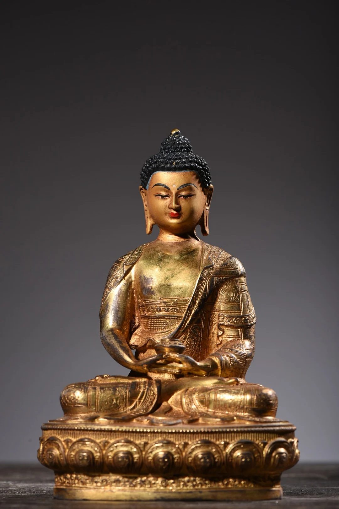 8"Tibetan Temple Collection Old Bronze Gilt Painted Shakyamuni Medicine Buddha lotus platform Worship Hall Town house
8"Tibetan Temple Collection Old Bronze Gilt Painted Shakyamuni Medicine Buddha lotus platform Worship Hall Town house