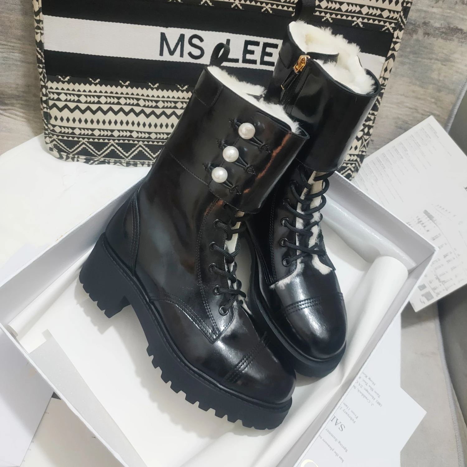 Autumn Winter Women Ankle Boots Fashion Wool Genuine Leather Woman Snow Boots Runway Med Heels Pearls Ankle Boots Short Boots 42
Autumn Winter Women Ankle Boots Fashion Wool Genuine Leather Woman Snow Boots Runway Med Heels Pearls Ankle Boots Short Boots 42