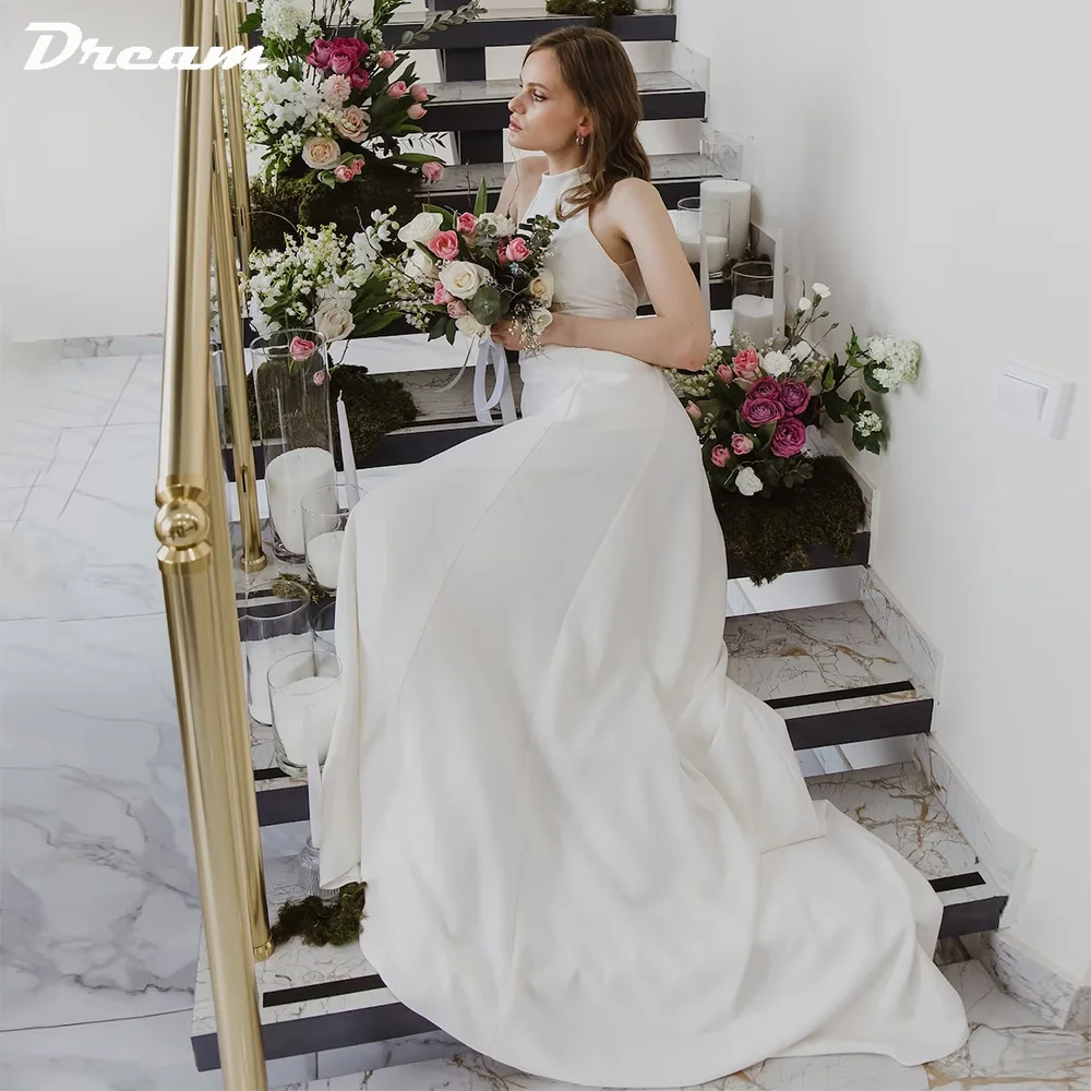 Простое свадебное платье мечты из крепа с лямкой на шее без рукавов для невесты с открытой спиной ТРАПЕЦИЕВИДНОЕ элегантное минималистичное свадебное платье со шлейфом
Простое свадебное платье мечты из крепа с лямкой на шее без рукавов для невесты с открытой спиной ТРАПЕЦИЕВИДНОЕ элегантное минималистичное свадебное платье со шлейфом