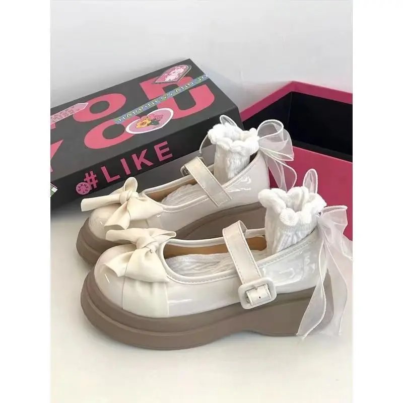 2024 Luxury Bowtie Mary Janes Women Square Toe Shiny Leather Silk Flats Ballets Femmes Dance Party Ball Bridal Wedding Shoes
2024 Luxury Bowtie Mary Janes Women Square Toe Shiny Leather Silk Flats Ballets Femmes Dance Party Ball Bridal Wedding Shoes