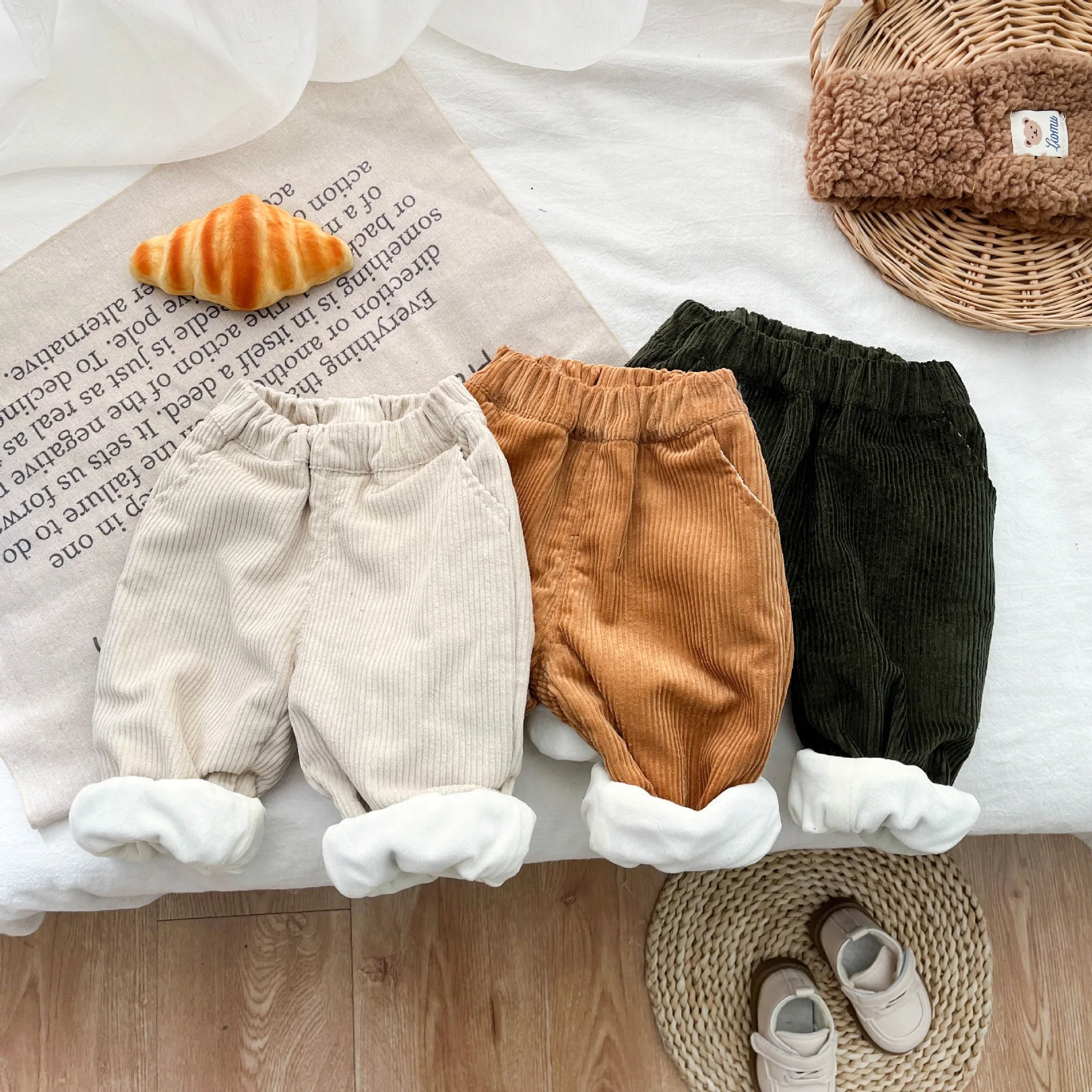 Осенне-зимние детские вельветовые плотные вельветовые брюки для новорожденных девочек Однотонные флисовые Теплые повседневные брюки для мальчиков детские хлопковые брюки
Осенне-зимние детские вельветовые плотные вельветовые брюки для новорожденных девочек Однотонные флисовые Теплые повседневные брюки для мальчиков детские хлопковые брюки