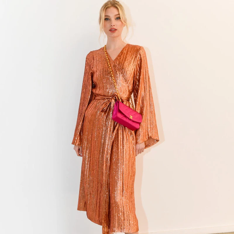 Super Model Elsa Hosk Same Retro Bright Silk V-Neck Lace Up Temperament Dress Women Champagne Gold Long Sleeve Banquet Dresses
Super Model Elsa Hosk Same Retro Bright Silk V-Neck Lace Up Temperament Dress Women Champagne Gold Long Sleeve Banquet Dresses