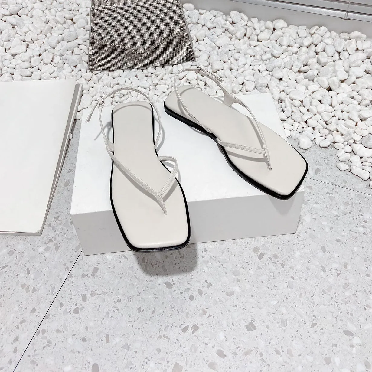 Square Toe New Women Sandals Buckle Strap Women Shoes Fashion Flip Fops Genuine Leather Sapato Feminino Hot 2024 Spring Summer
Square Toe New Women Sandals Buckle Strap Women Shoes Fashion Flip Fops Genuine Leather Sapato Feminino Hot 2024 Spring Summer