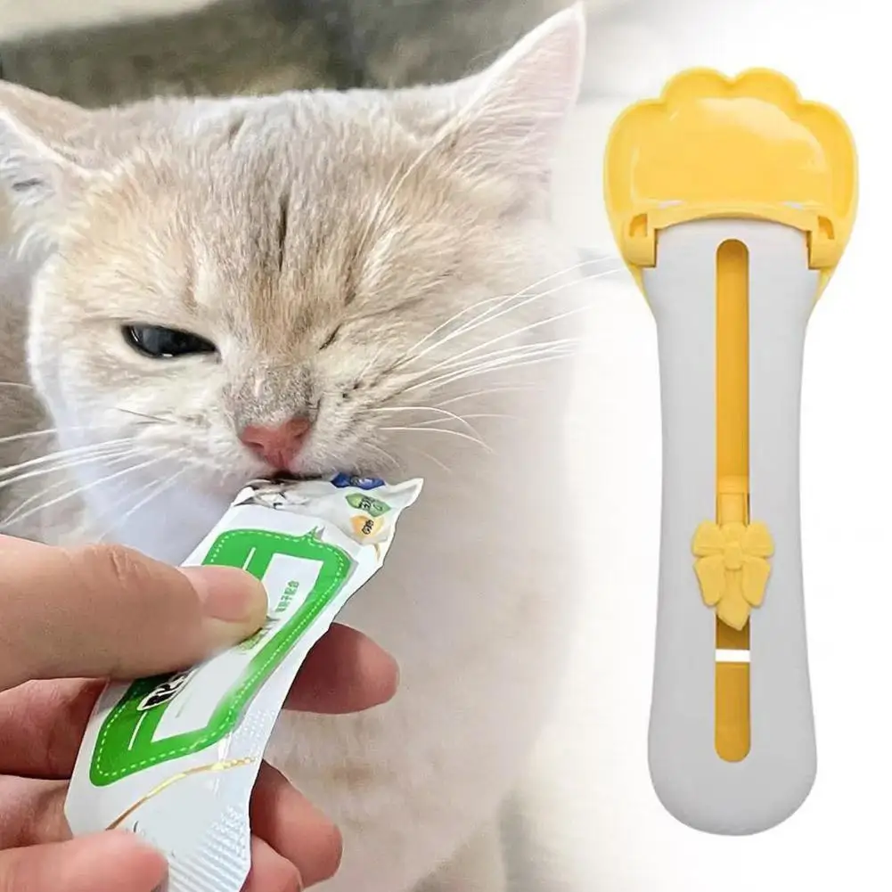 

Pet Cat Feeding Scoop Button Pushed Design Portable Spoon Food Multipurpose Squeezer Strip Cat Snack Supplies Pet Long Feed Q2F7