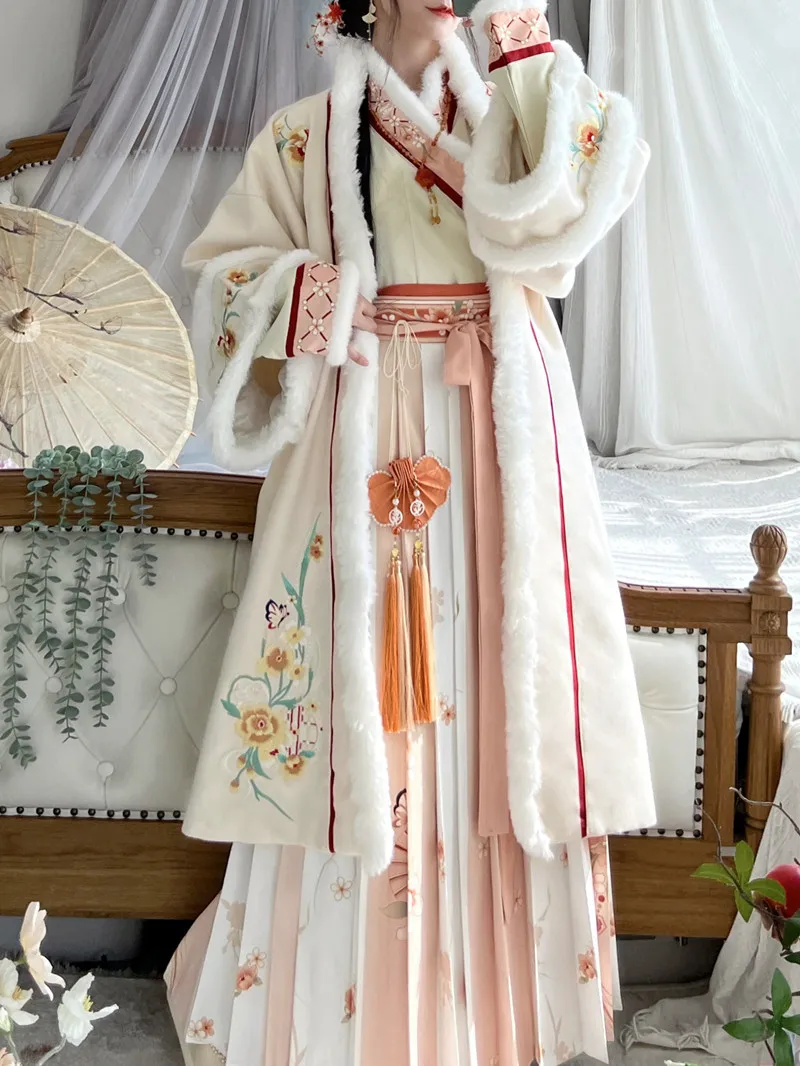 Yourqipao Song Dynasty Chinese Style Women Winter Hanfu Dress Set Rabbit Theme Sweet Pleated Skirt Elegant Fluff Edge Coat
Yourqipao Song Dynasty Chinese Style Women Winter Hanfu Dress Set Rabbit Theme Sweet Pleated Skirt Elegant Fluff Edge Coat