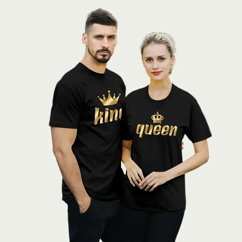 Новая летняя футболка с надписью футболки в тон King Queen для влюбленных пар, повседневный топ с коротким рукавом, уличная одежда, хлопковые футболки
Новая летняя футболка с надписью футболки в тон King Queen для влюбленных пар, повседневный топ с коротким рукавом, уличная одежда, хлопковые футболки