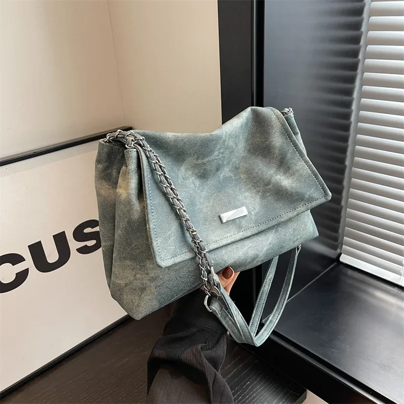Niche fashion chain handbag bag women's 2023 new simple tote bag casual and versatile solid color armpit bag
Niche fashion chain handbag bag women's 2023 new simple tote bag casual and versatile solid color armpit bag