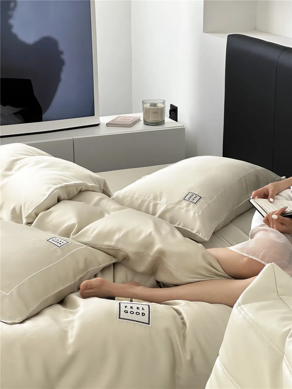 Summer Tencel Cool Four-Piece Ice Silk Silky Bed Sheet Light Luxury High-Grade Simple European Bedding
Summer Tencel Cool Four-Piece Ice Silk Silky Bed Sheet Light Luxury High-Grade Simple European Bedding