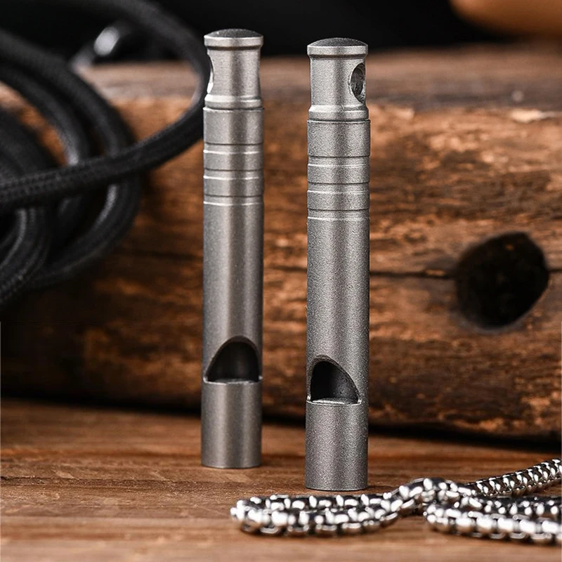 Высокодецибел титановый сплав уличный мини металлический свисток выживание на природе свисток со звуком
Высокодецибел титановый сплав уличный мини металлический свисток выживание на природе свисток со звуком