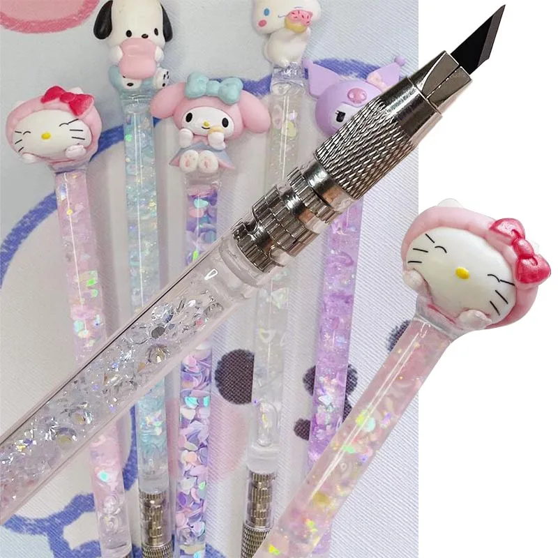 Kawaii Sanrioed искусство ручка нож моя мелодия Kuromi Cinnamoroll Hello Kitty ручной аккаунт гравировка ручка резак для бумаги режущий инструмент Diy
Kawaii Sanrioed искусство ручка нож моя мелодия Kuromi Cinnamoroll Hello Kitty ручной аккаунт гравировка ручка резак для бумаги режущий инструмент Diy