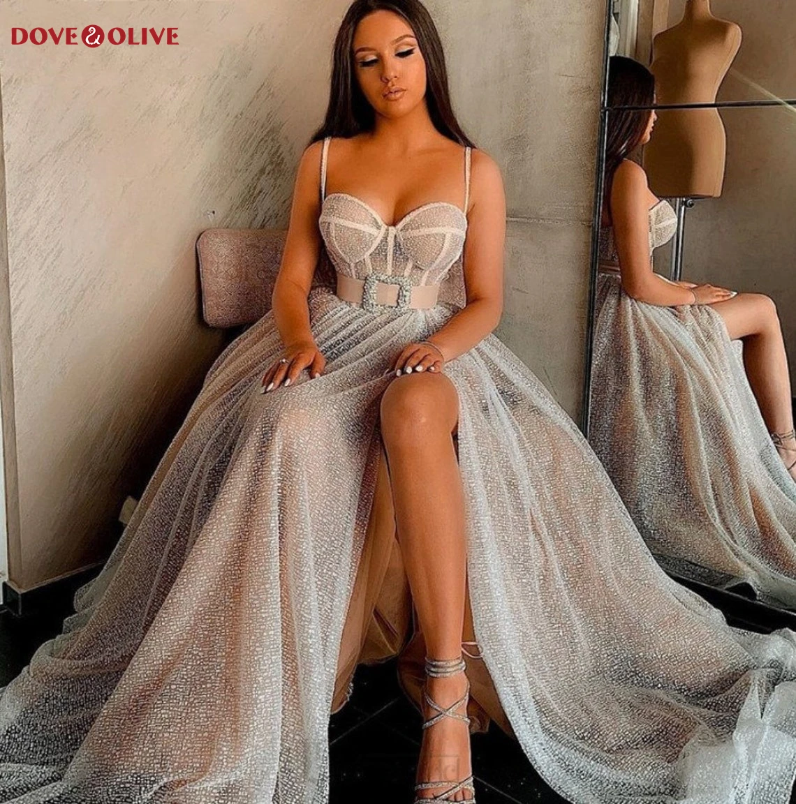 Bling Sparkly Evening Dresses Sequined Front Split Spaghetti Strap Sweetheart Sexy Long Floor Length Prom Gowns Party Women 2022
Bling Sparkly Evening Dresses Sequined Front Split Spaghetti Strap Sweetheart Sexy Long Floor Length Prom Gowns Party Women 2022
