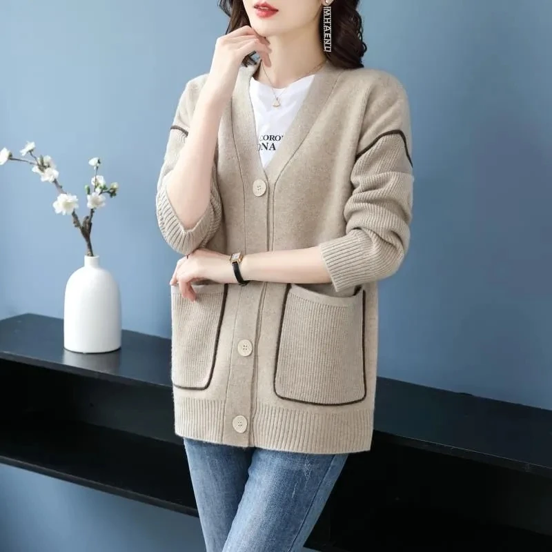 Knitted Cardigan Women Spring Autumn 2023 New Korean Fashion V-Neck Long Sleeve Sweater Knitwear Coat Female Loose Tops H3112
Knitted Cardigan Women Spring Autumn 2023 New Korean Fashion V-Neck Long Sleeve Sweater Knitwear Coat Female Loose Tops H3112