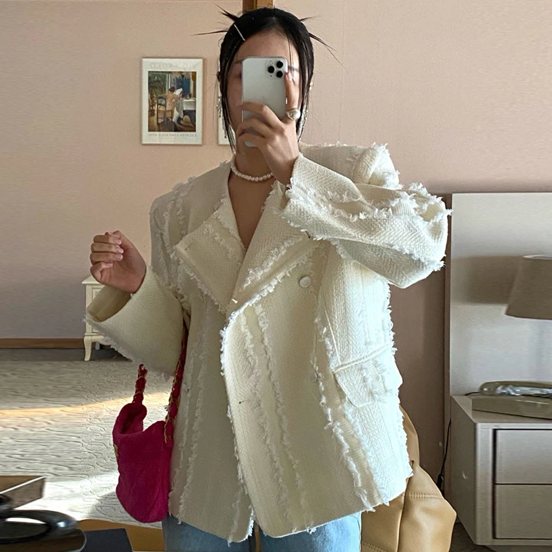 Clothland Women Elegant White Tassel Jacket Long Sleeve Double Breasted Pocket Coat Outwear Blazer Tops Mujer CA875
Clothland Women Elegant White Tassel Jacket Long Sleeve Double Breasted Pocket Coat Outwear Blazer Tops Mujer CA875