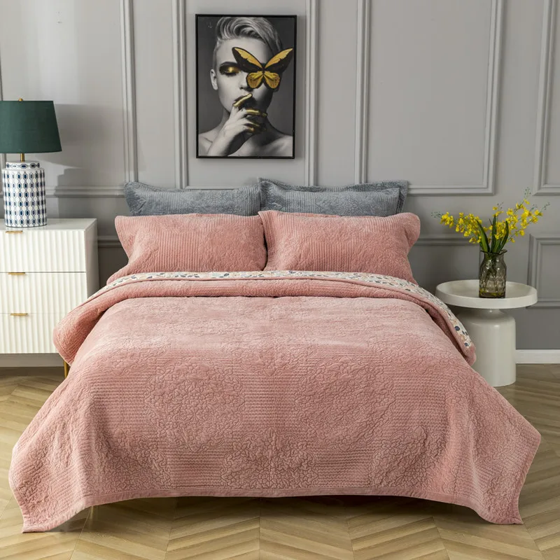 Winter Plush Velvet Cotton Quilt Bedspread on the Bed Embroidered Comforter Queen Size Quilted Double Bed Cover Padding Coverlet
Winter Plush Velvet Cotton Quilt Bedspread on the Bed Embroidered Comforter Queen Size Quilted Double Bed Cover Padding Coverlet