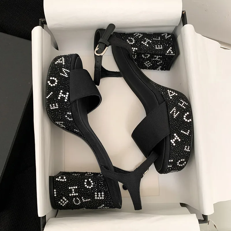 Сандалии MKKHOU женские из натуральной кожи, модные босоножки на высокой толстой подошве, с надписью, с кристаллами, Летняя Открытая обувь
Сандалии MKKHOU женские из натуральной кожи, модные босоножки на высокой толстой подошве, с надписью, с кристаллами, Летняя Открытая обувь