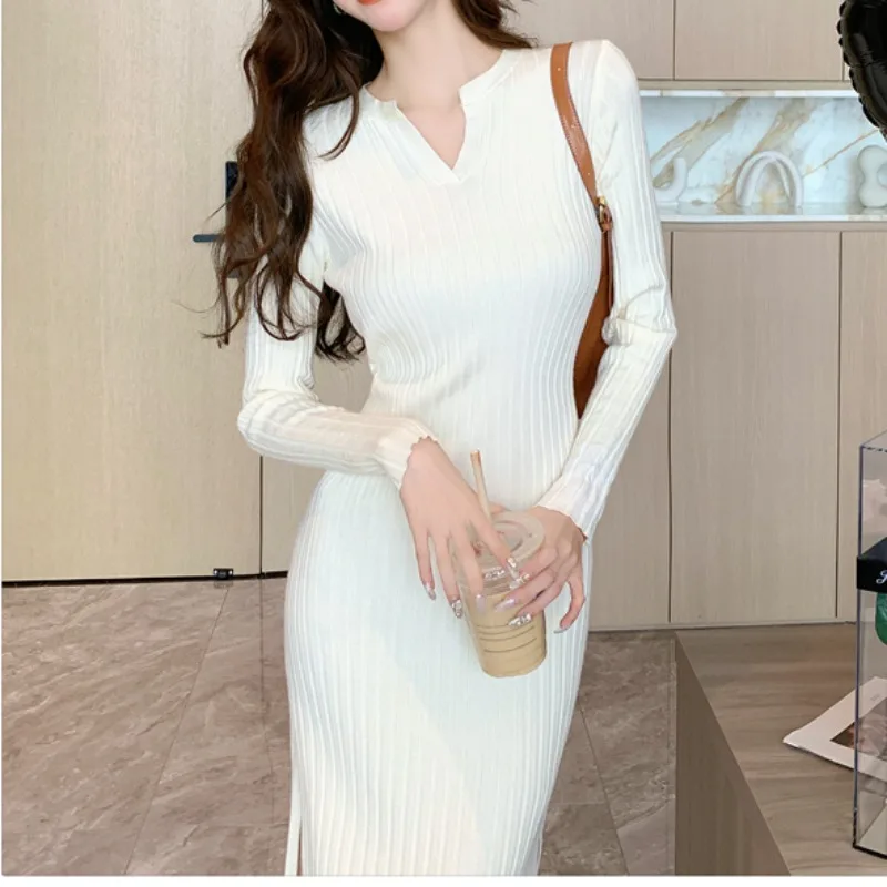 White Split Sweater Dress Forwomen V-NECK 2023 Autumn Winter Loose Elegant Knitted Dress Female Streetwear Chic Knit Clothing
White Split Sweater Dress Forwomen V-NECK 2023 Autumn Winter Loose Elegant Knitted Dress Female Streetwear Chic Knit Clothing