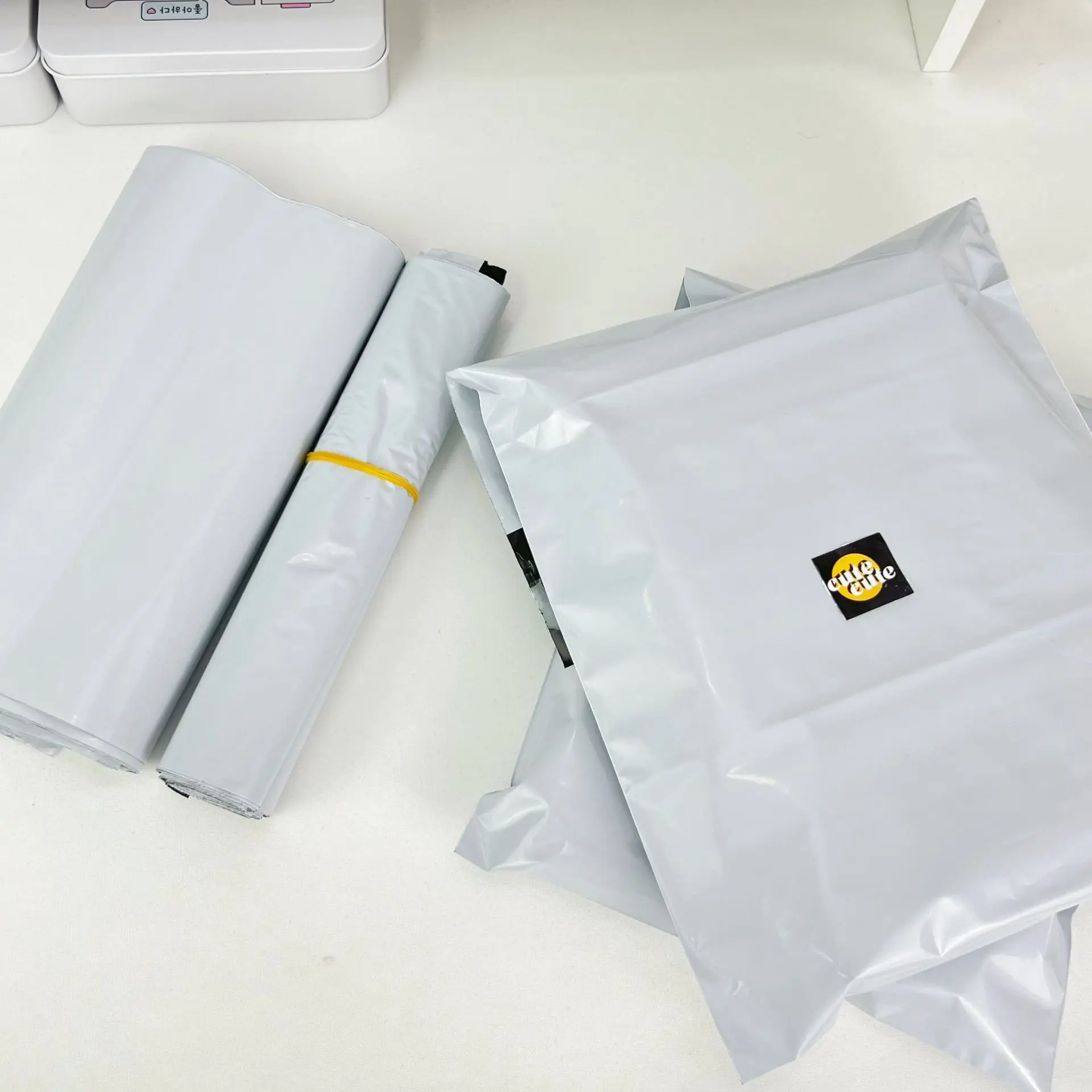 20pcs/pack 20x30cm Plastic Thick Mailing Bag for Shipping Small Business Clothing Express Packaging Mailer Wholesale White Color
20pcs/pack 20x30cm Plastic Thick Mailing Bag for Shipping Small Business Clothing Express Packaging Mailer Wholesale White Color