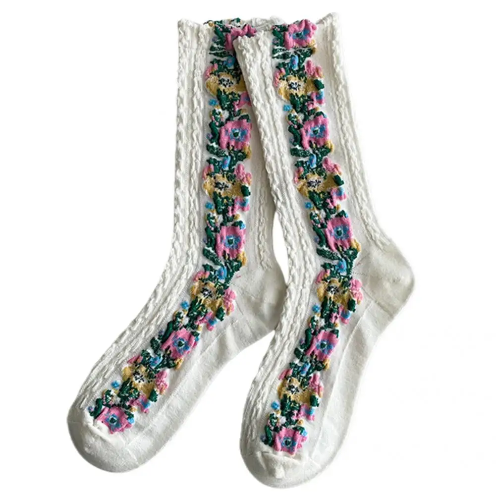 

1 пара простых круглых носков средней длины с цветочным рисунком
