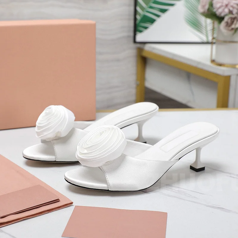 Summer Walk Show New Women Slippers Round Toe Peep Toe Design Flower Decoration Female Shoes Noble Elegant Slippers
Summer Walk Show New Women Slippers Round Toe Peep Toe Design Flower Decoration Female Shoes Noble Elegant Slippers