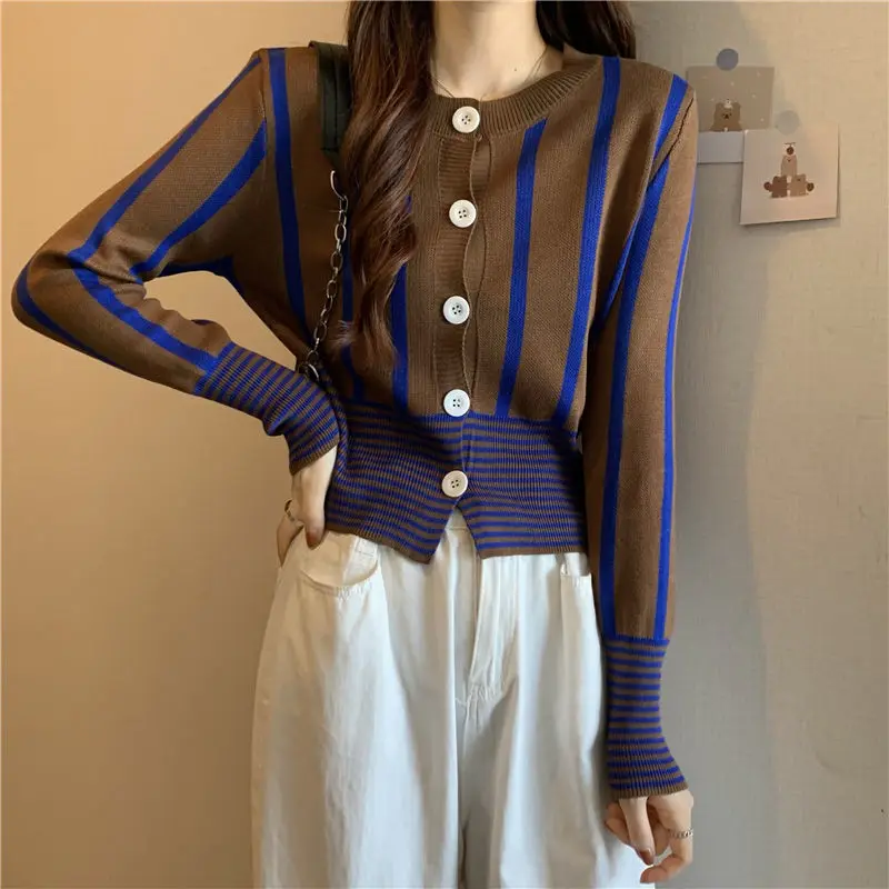 Fashion O-Neck Spliced Button Striped Cardigan Sweaters Female Clothing 2023 Autumn Winter Oversized Knitted Casual Tops
Fashion O-Neck Spliced Button Striped Cardigan Sweaters Female Clothing 2023 Autumn Winter Oversized Knitted Casual Tops