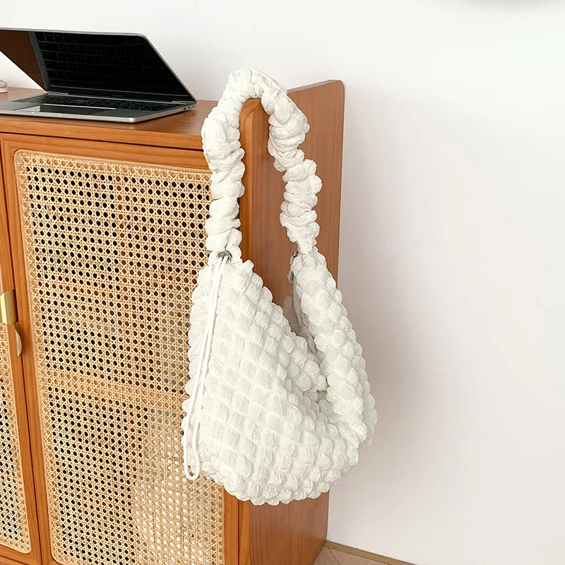 Women's New Cloud Bag Crossbody Niche Shoulder Bag Fashion Plaid Large Capacity Folded
Women's New Cloud Bag Crossbody Niche Shoulder Bag Fashion Plaid Large Capacity Folded