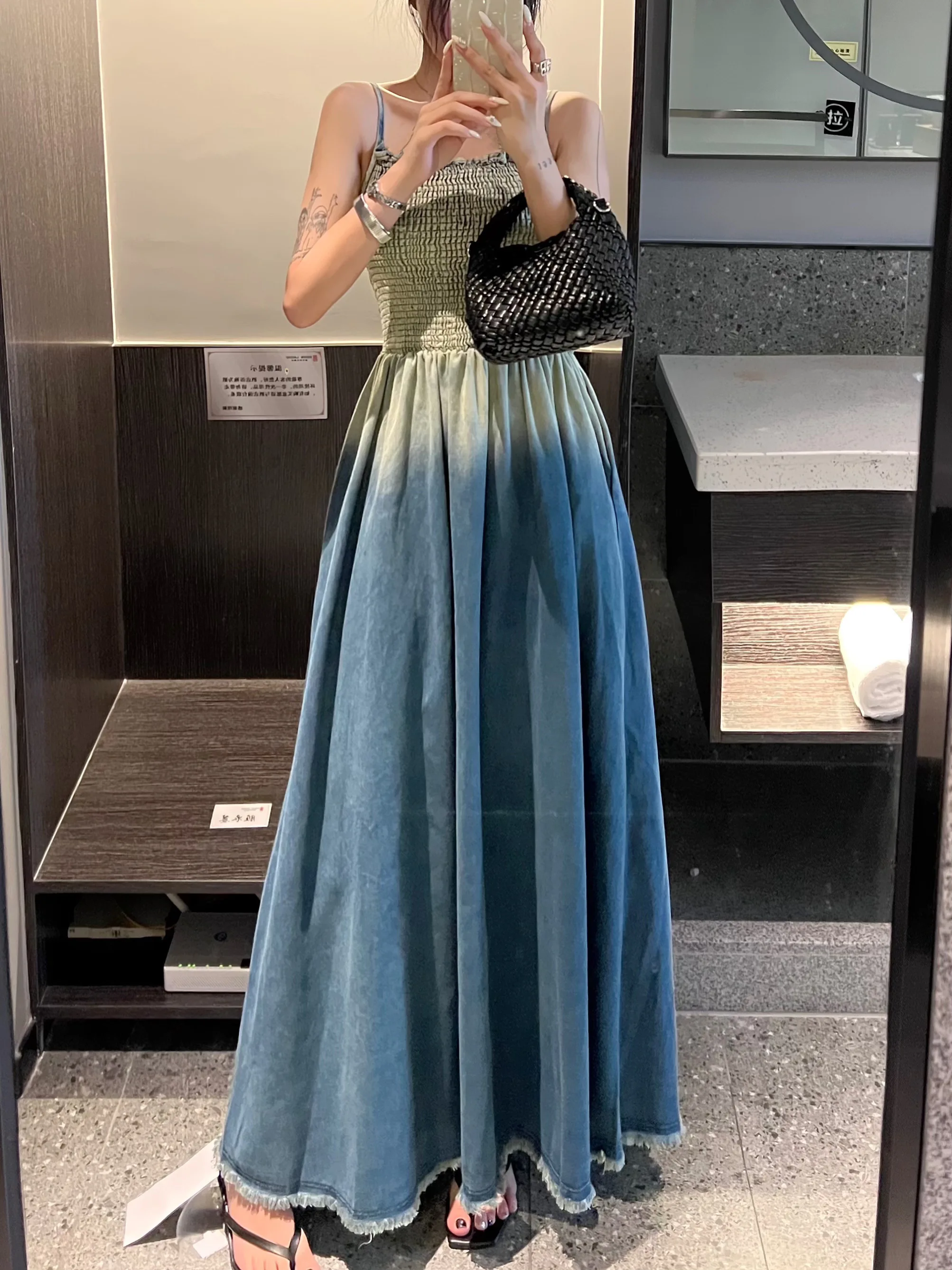 New 2023 fashion Blue Denim Skirts For Women Elegant High Waist Streetwear Casual side split skirts
New 2023 fashion Blue Denim Skirts For Women Elegant High Waist Streetwear Casual side split skirts