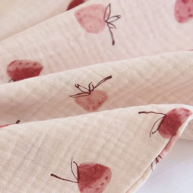 Новинка 2023 Пижама свободные штаны Домашняя одежда газовая одежда для сна хлопковая Клубничная Осенняя Женская длинная одежда с принтом
Новинка 2023 Пижама свободные штаны Домашняя одежда газовая одежда для сна хлопковая Клубничная Осенняя Женская длинная одежда с принтом