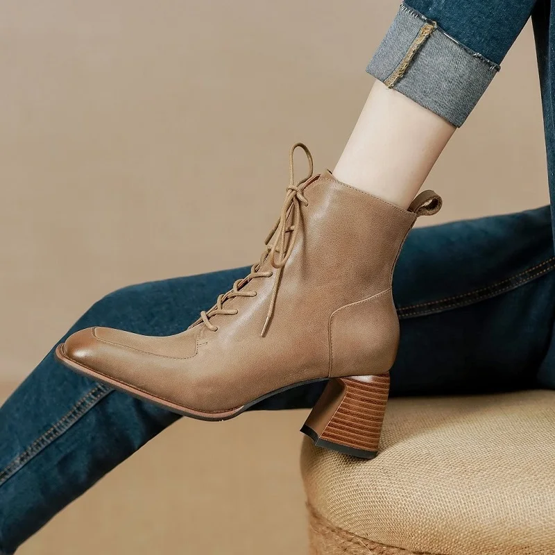 Ladies Casual Pumps Women Retro Ankle Boots Autumn Winter Concise Genuine Leather Thick High Heels Basic Shoes Square Toe
Ladies Casual Pumps Women Retro Ankle Boots Autumn Winter Concise Genuine Leather Thick High Heels Basic Shoes Square Toe