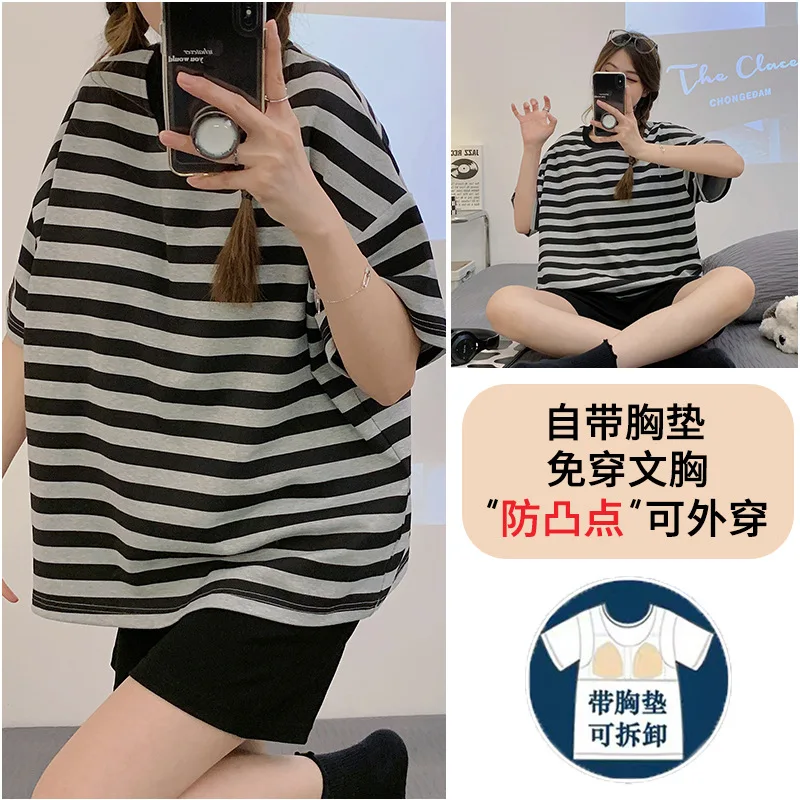 Summer pure cotton pajamas for women with chest pads can be worn externally with round neck short sleeved shorts.
Summer pure cotton pajamas for women with chest pads can be worn externally with round neck short sleeved shorts.