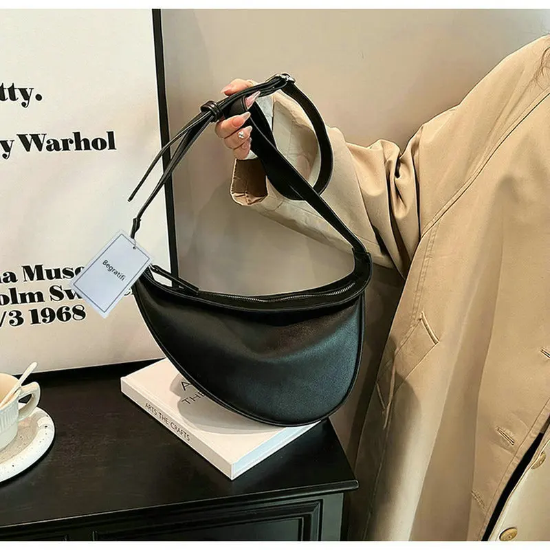 

Cowhide Fashion Retro Single Shoulder Cross Saddle Design Row Bag Banana Shape Handbag for Woman
