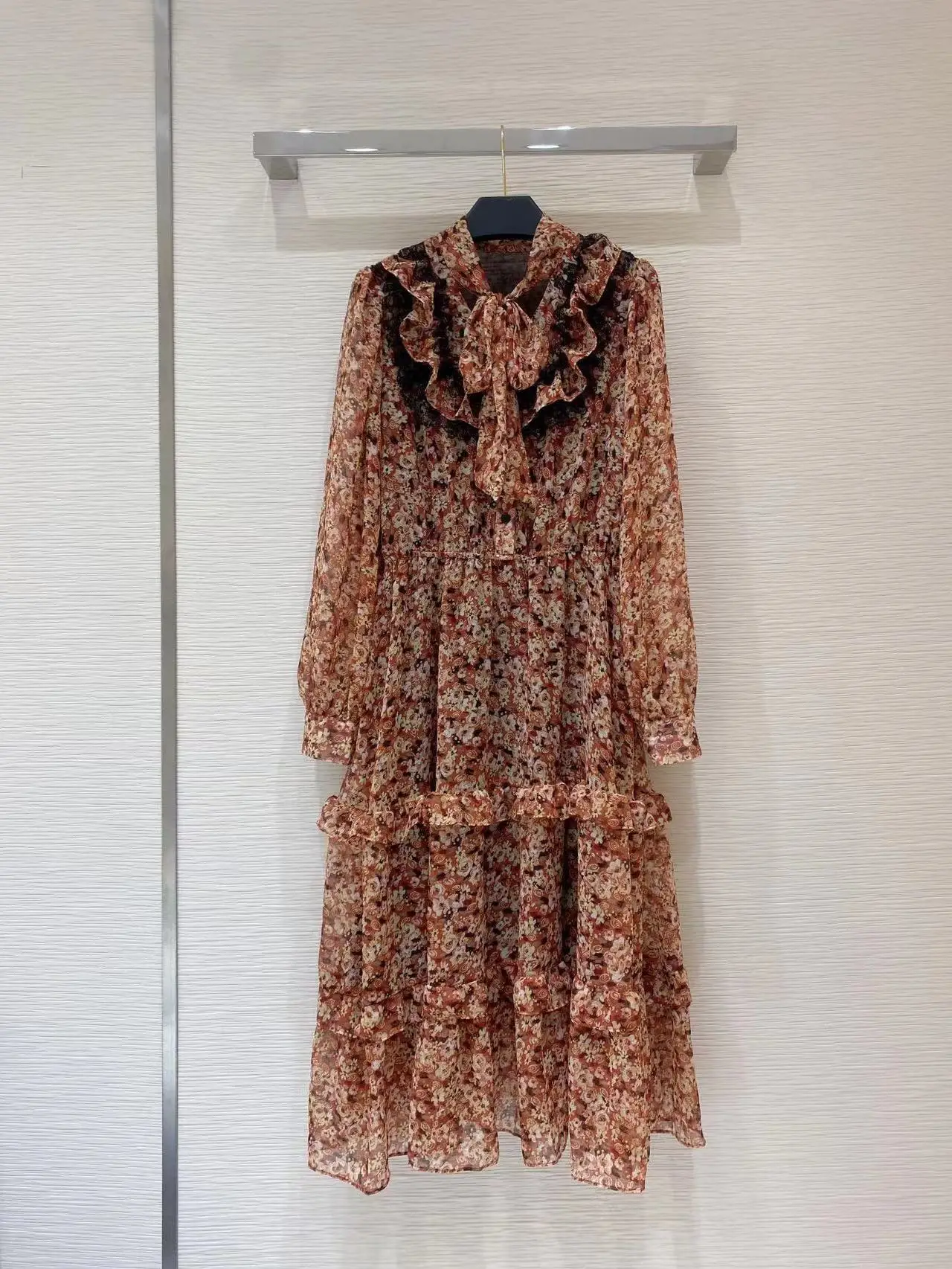Fyion Elegant Midi Dress Summer Spring New Fashion Design Women Runway Slim Flowers Print High Quality Long Sleeves Dress
Fyion Elegant Midi Dress Summer Spring New Fashion Design Women Runway Slim Flowers Print High Quality Long Sleeves Dress