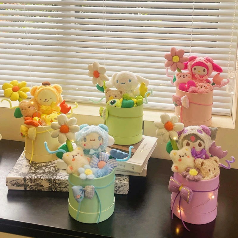 Kawaii Новый цветочный букет Sanrio, обнимающее ведро, мультяшная кукла, цветочный букет, подарки на Рождество, день рождения, выпускной цветок, подарок
Kawaii Новый цветочный букет Sanrio, обнимающее ведро, мультяшная кукла, цветочный букет, подарки на Рождество, день рождения, выпускной цветок, подарок