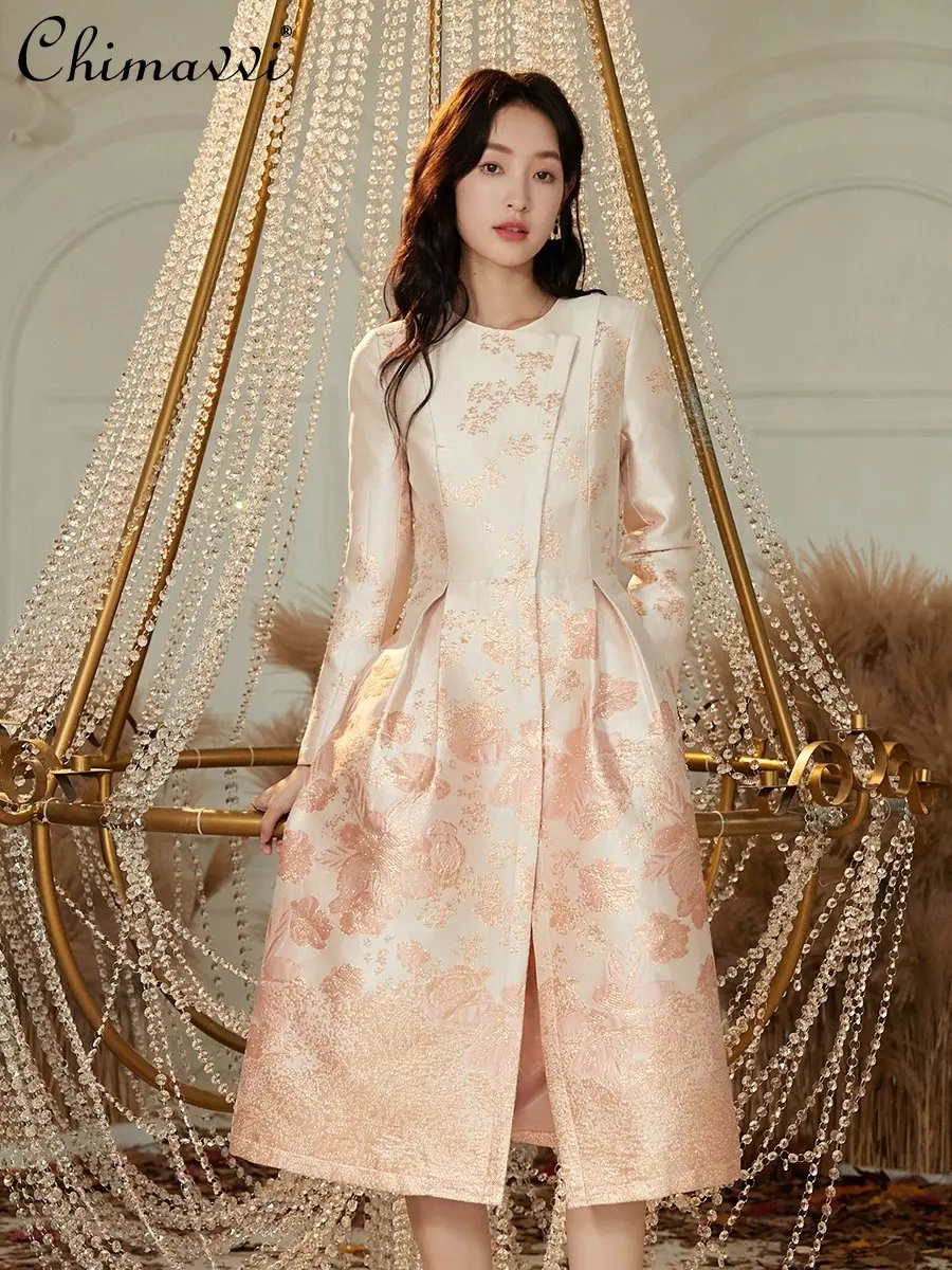 Jacquard Heavy Pink Trench Coat for Women 2023 Spring New Light Luxury High-End Mid-Length Round Neck Long Sleeve Elegant Jacket
Jacquard Heavy Pink Trench Coat for Women 2023 Spring New Light Luxury High-End Mid-Length Round Neck Long Sleeve Elegant Jacket