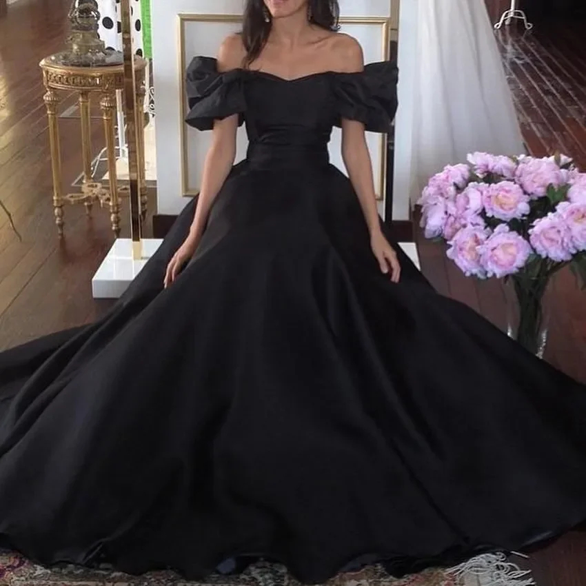 Dubai Arabic Vintage Black Ball Gown Evening Dresses Off Shoulder Backless Formal Gowns Satin Prom Dresses Vestidos De Fiesta
Dubai Arabic Vintage Black Ball Gown Evening Dresses Off Shoulder Backless Formal Gowns Satin Prom Dresses Vestidos De Fiesta