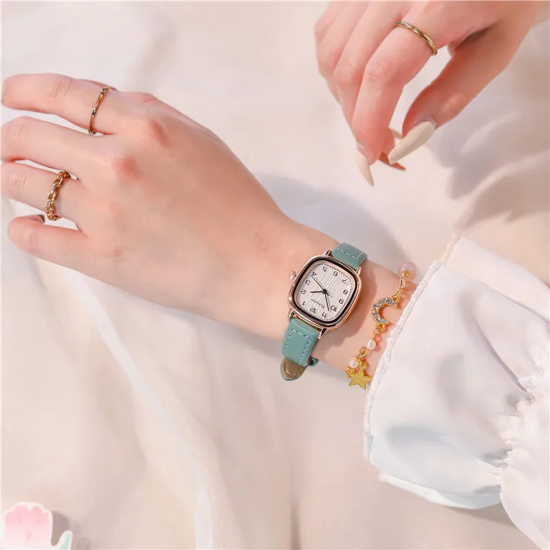 Retro Mini Square Quartz Digital Dial Casual Wrist Watches Leather Strap Fashionable Clock Waterproof Wristwatch for Women
Retro Mini Square Quartz Digital Dial Casual Wrist Watches Leather Strap Fashionable Clock Waterproof Wristwatch for Women
