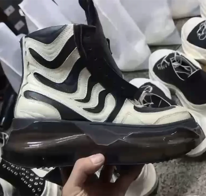 Черные и уличные индивидуализированные ботинки на толстой подошве, в стиле пэчворк, новинка 2023, дизайнерские ботинки из натуральной кожи
Черные и уличные индивидуализированные ботинки на толстой подошве, в стиле пэчворк, новинка 2023, дизайнерские ботинки из натуральной кожи