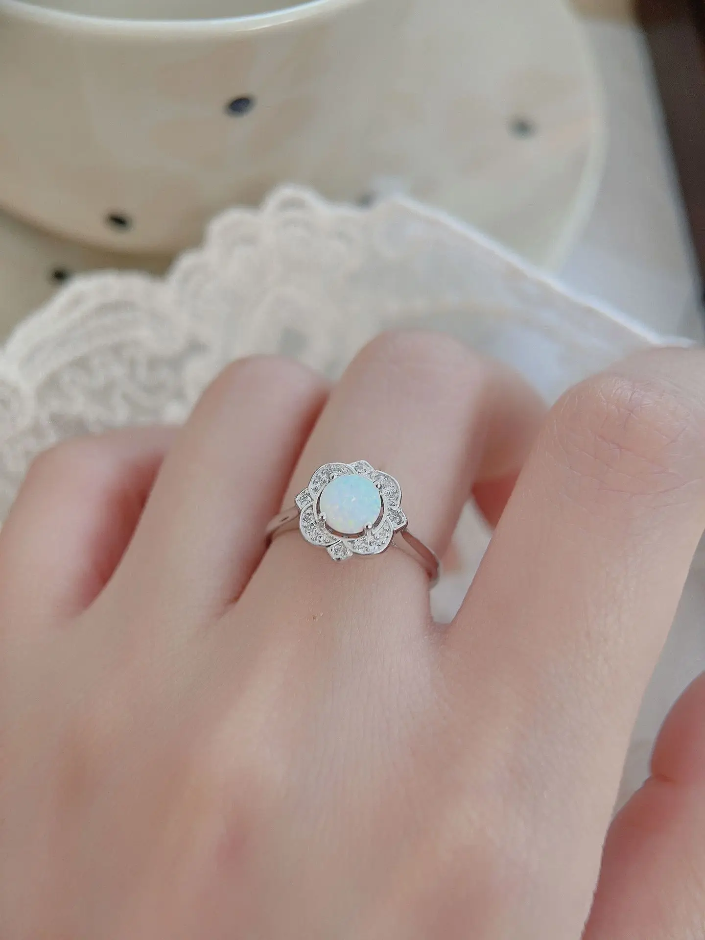 202 Fashion New Auspicious Treasure Ring Hot Sale Ring Female Flower Styling Fashion Hand Jewel Ring Versatile and Simple
202 Fashion New Auspicious Treasure Ring Hot Sale Ring Female Flower Styling Fashion Hand Jewel Ring Versatile and Simple