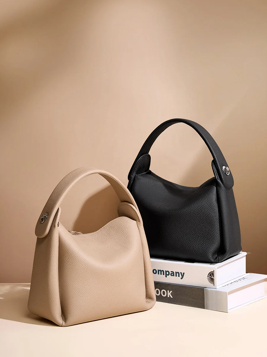 

Top Layer Cowhide Versatile Soft Cigarette Box Bag for Women's Small and High end Feeling Handbag, Single Shoulder Crossbody Bag
