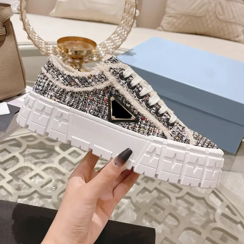 Original Luxury Women Shoes Thick-soled Platform White Shoes Ladies Leather Lace-up Casual Sneakers Autumn Winter Trainers Woman
Original Luxury Women Shoes Thick-soled Platform White Shoes Ladies Leather Lace-up Casual Sneakers Autumn Winter Trainers Woman