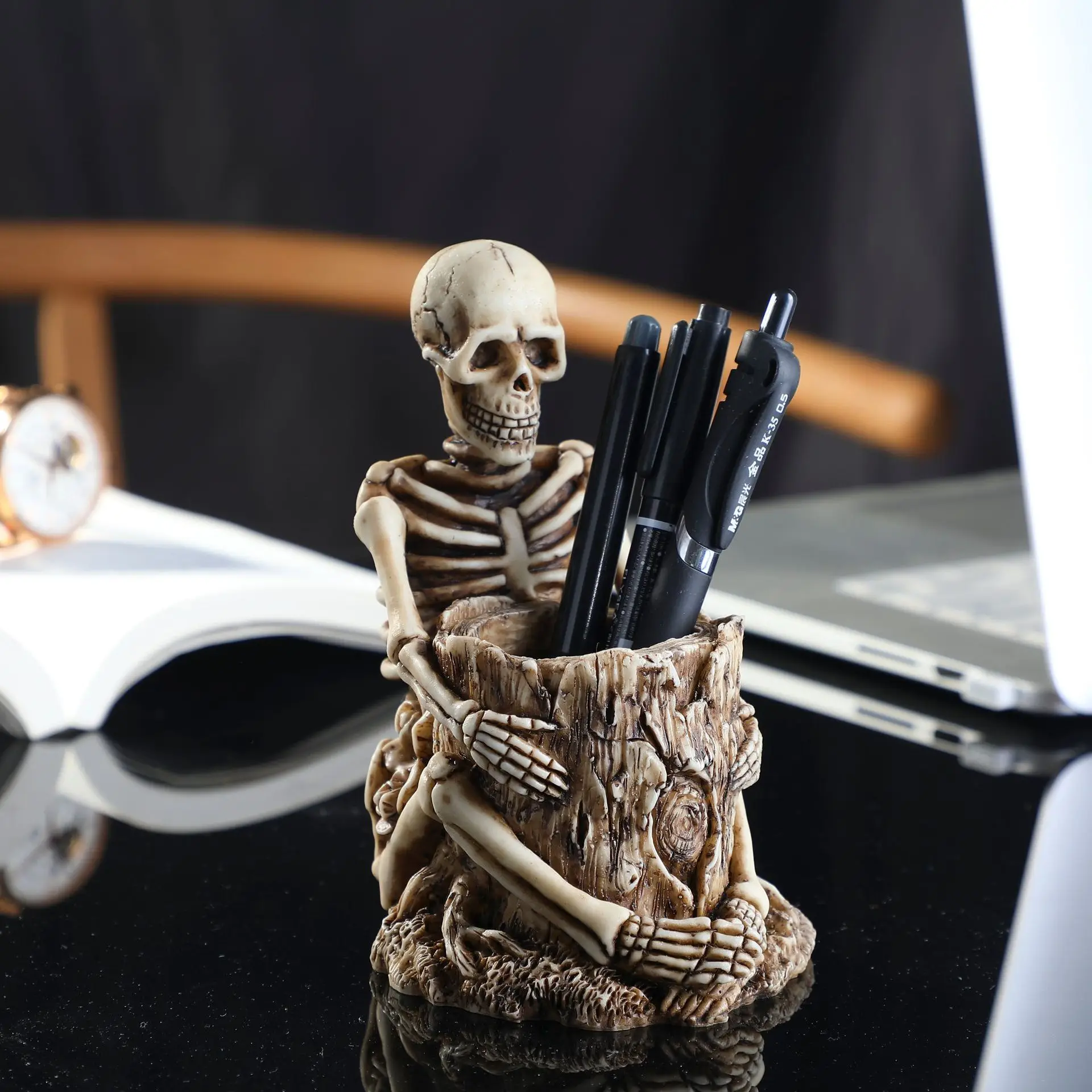 Resin Retro Skull Pen Holders Desktop Ornaments Pen Container Storage Box, Makeup Tools Organizer Stand Office Stationery Gifts
Resin Retro Skull Pen Holders Desktop Ornaments Pen Container Storage Box, Makeup Tools Organizer Stand Office Stationery Gifts