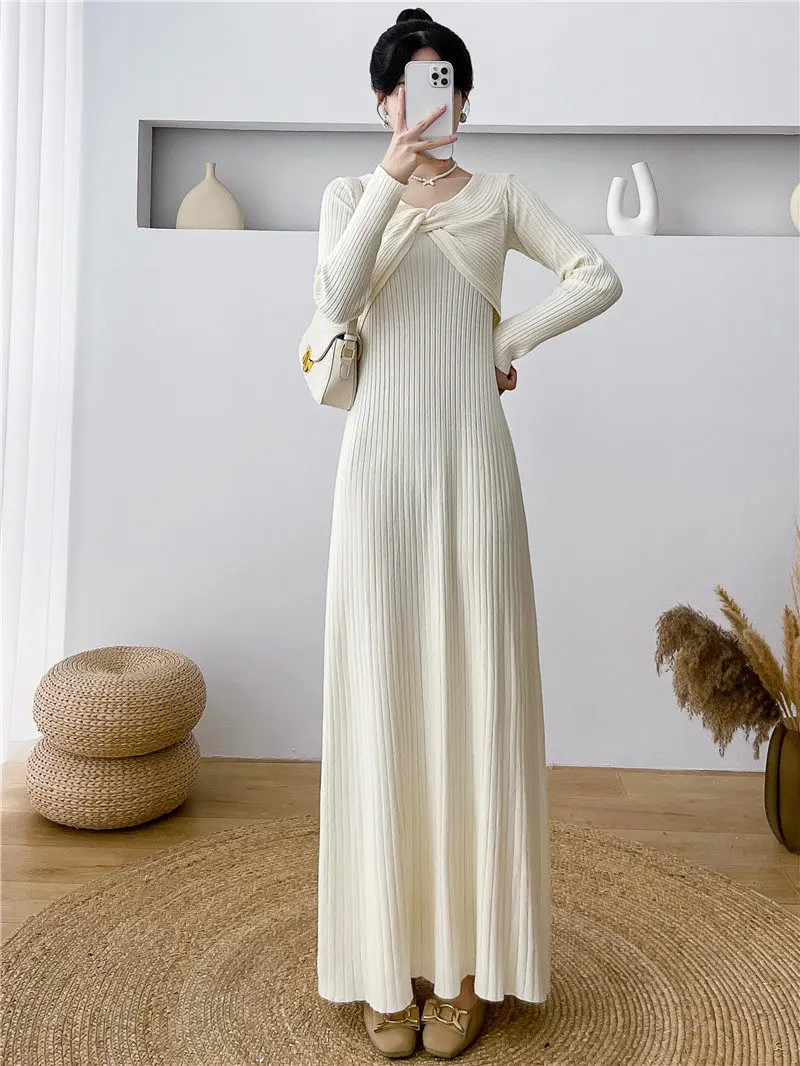 Gentle And Slim Knit Dress For Women Autumn And Winter Fashion Design Slash Neck Retro Elegant Sweater Dress Base Shirt T1957
Gentle And Slim Knit Dress For Women Autumn And Winter Fashion Design Slash Neck Retro Elegant Sweater Dress Base Shirt T1957
