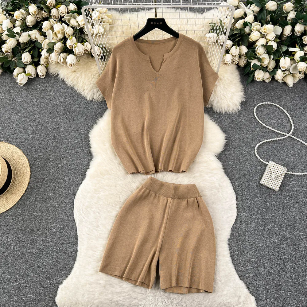 Korean Chic Vintage Knit Set Loose Short Sleeve V-Neck Top High Waist Shorts Two Piece Set Fashion
Korean Chic Vintage Knit Set Loose Short Sleeve V-Neck Top High Waist Shorts Two Piece Set Fashion