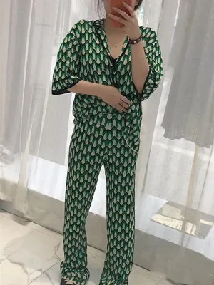 Summer New Striped Jacquard Casual Suit For Women Turn-down Collar Short Sleeve Tops or Elastic Waist Long Pants
Summer New Striped Jacquard Casual Suit For Women Turn-down Collar Short Sleeve Tops or Elastic Waist Long Pants